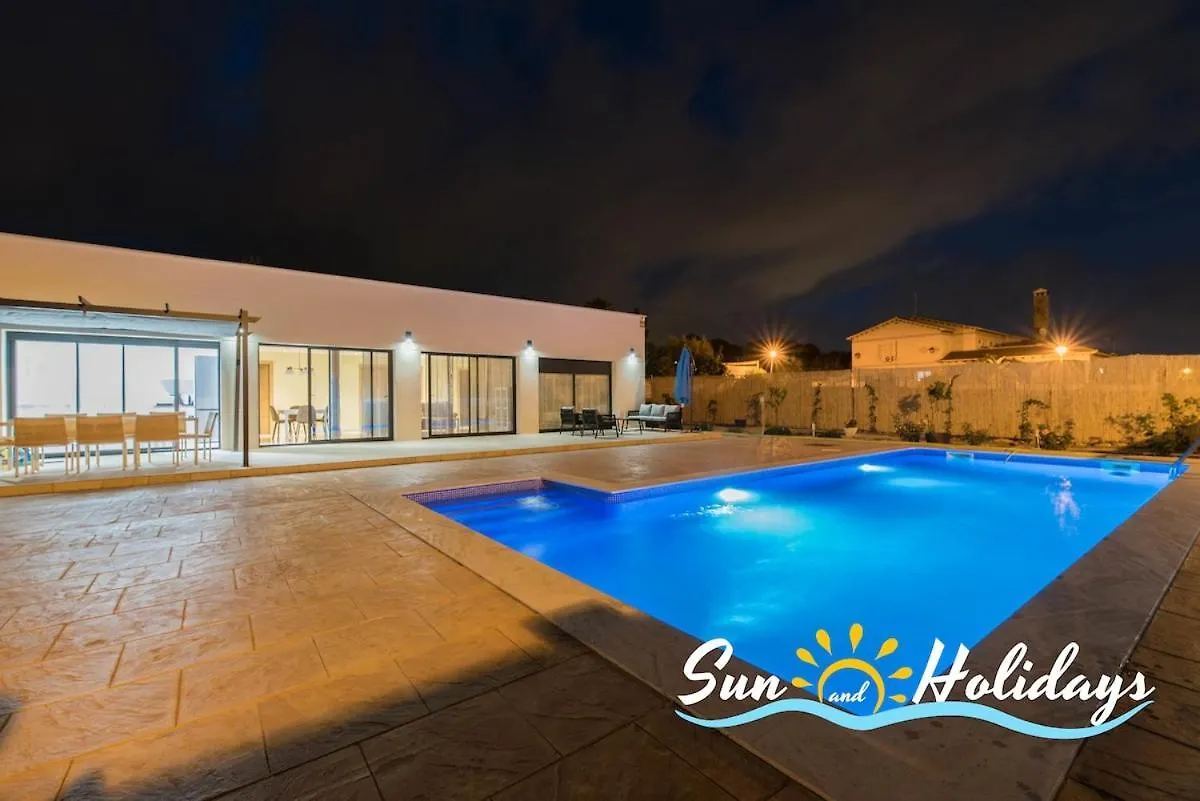 Moderna Villa Elvira El Vendrell 0*,